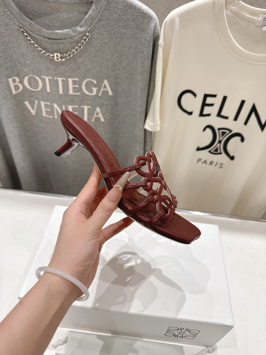 高版本出厂 高跟 LOEWE/罗意威2026/ss新品复古风小高跟沙滩拖鞋～小红书、外网火爆款最近大热的