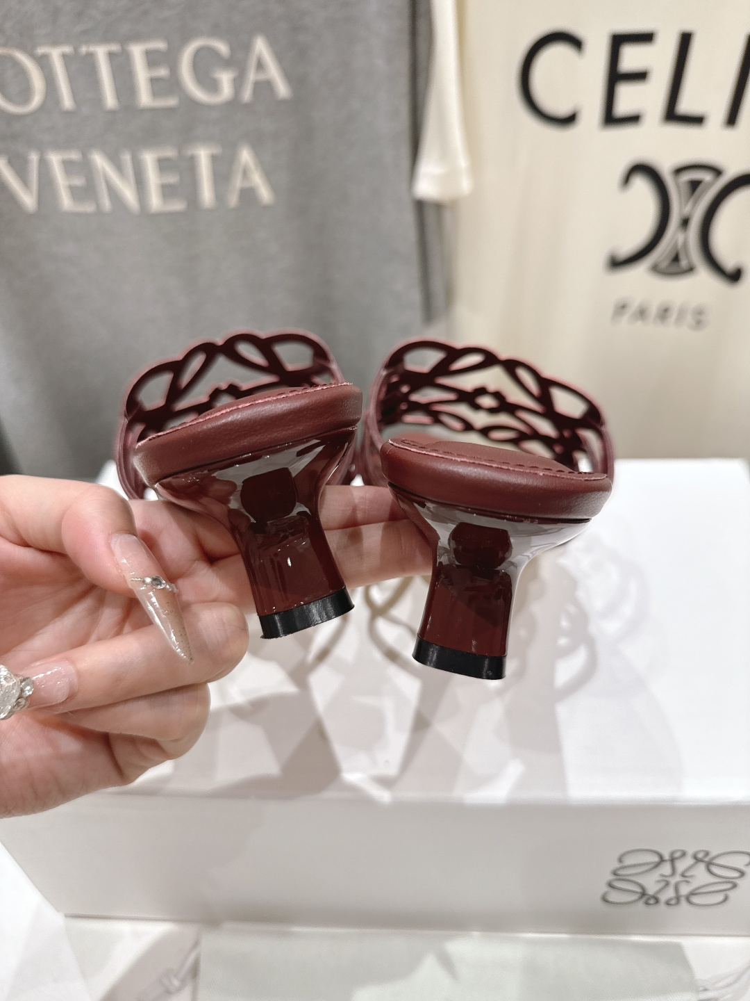 高版本出厂 高跟 LOEWE/罗意威2026/ss新品复古风小高跟沙滩拖鞋～小红书、外网火爆款最近大热的