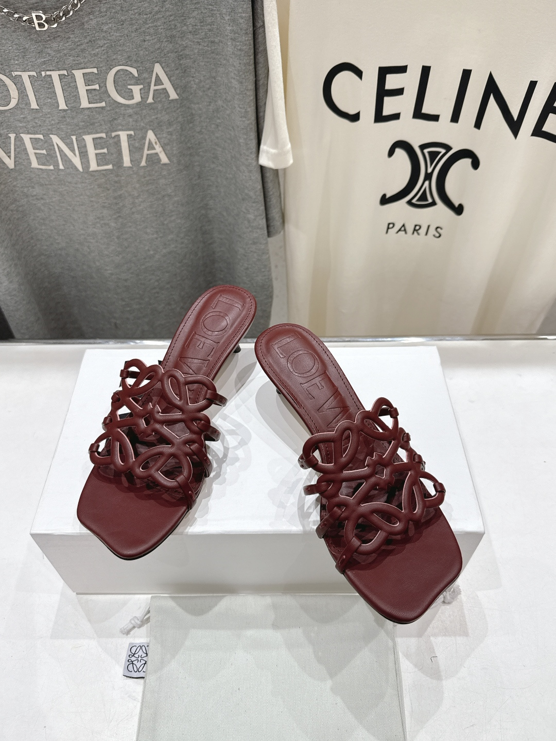 高版本出厂 高跟 LOEWE/罗意威2026/ss新品复古风小高跟沙滩拖鞋～小红书、外网火爆款最近大热的