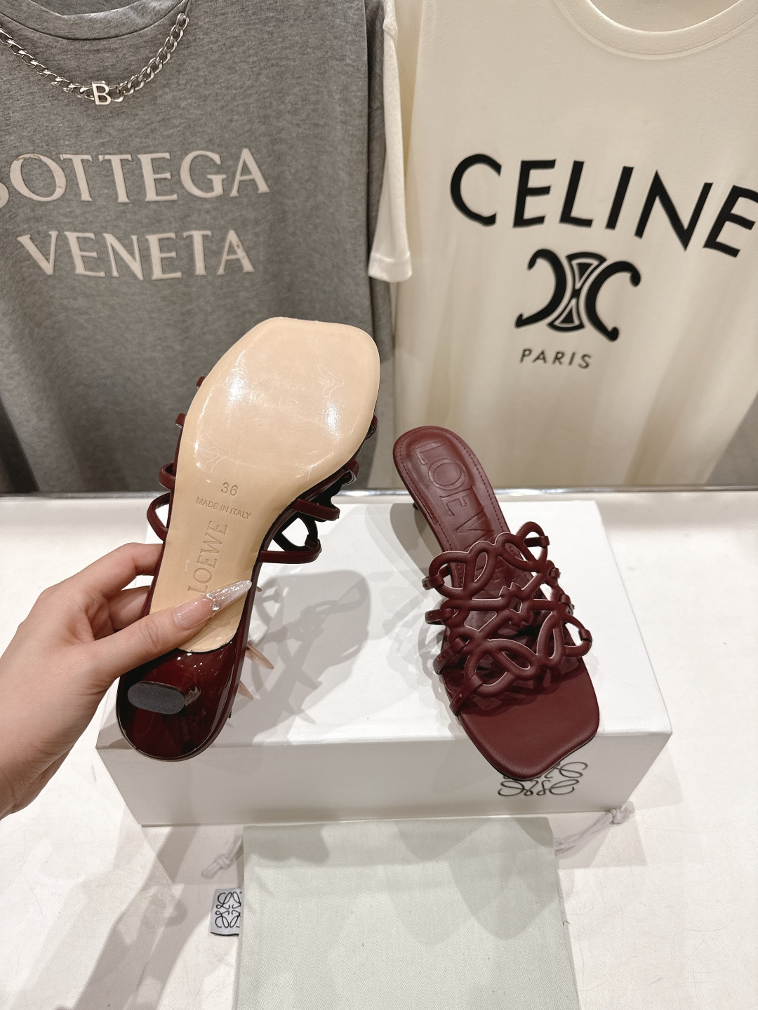 高版本出厂 高跟 LOEWE/罗意威2026/ss新品复古风小高跟沙滩拖鞋～小红书、外网火爆款最近大热的