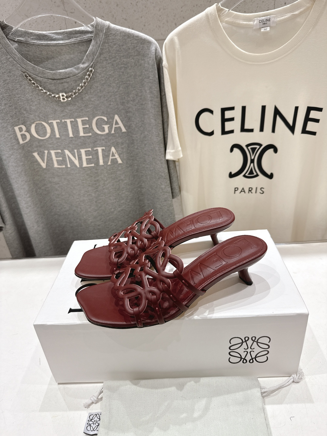 高版本出厂 高跟 LOEWE/罗意威2026/ss新品复古风小高跟沙滩拖鞋～小红书、外网火爆款最近大热的