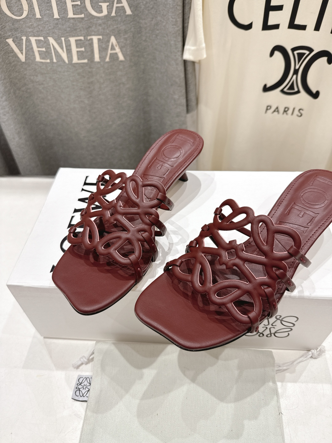 高版本出厂 高跟 LOEWE/罗意威2026/ss新品复古风小高跟沙滩拖鞋～小红书、外网火爆款最近大热的