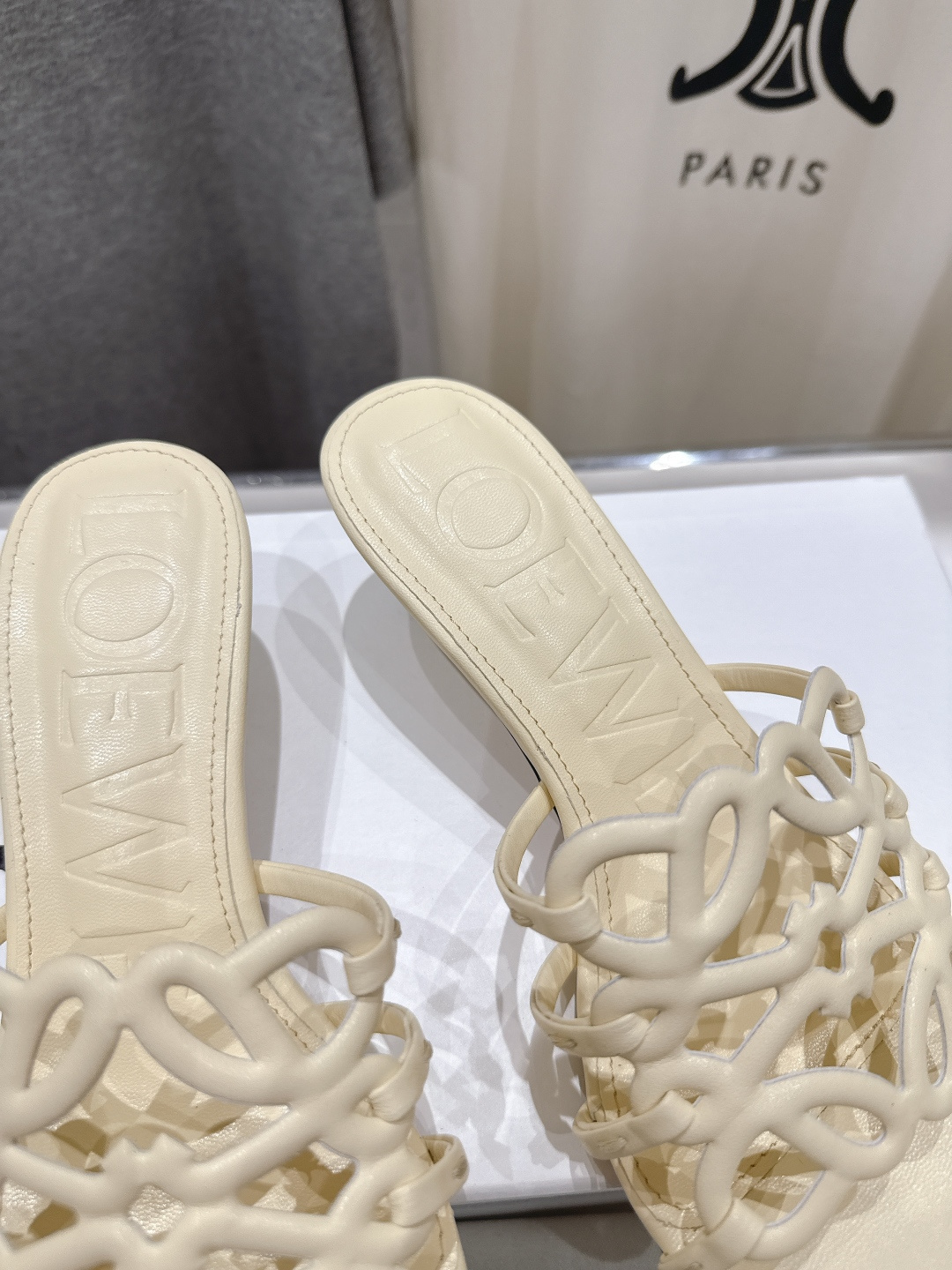 高版本出厂 高跟 LOEWE/罗意威2026/ss新品复古风小高跟沙滩拖鞋～小红书、外网火爆款最近大热的