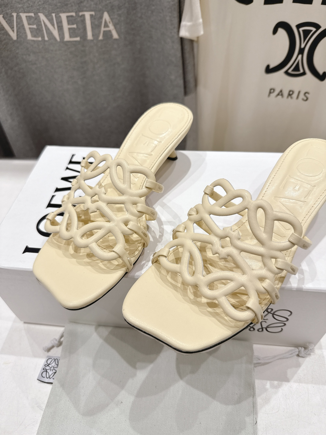 高版本出厂 高跟 LOEWE/罗意威2026/ss新品复古风小高跟沙滩拖鞋～小红书、外网火爆款最近大热的