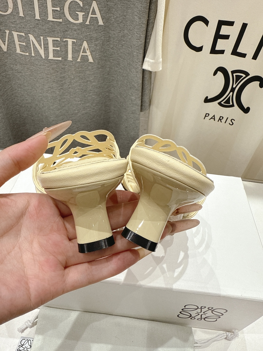 高版本出厂 高跟 LOEWE/罗意威2026/ss新品复古风小高跟沙滩拖鞋～小红书、外网火爆款最近大热的