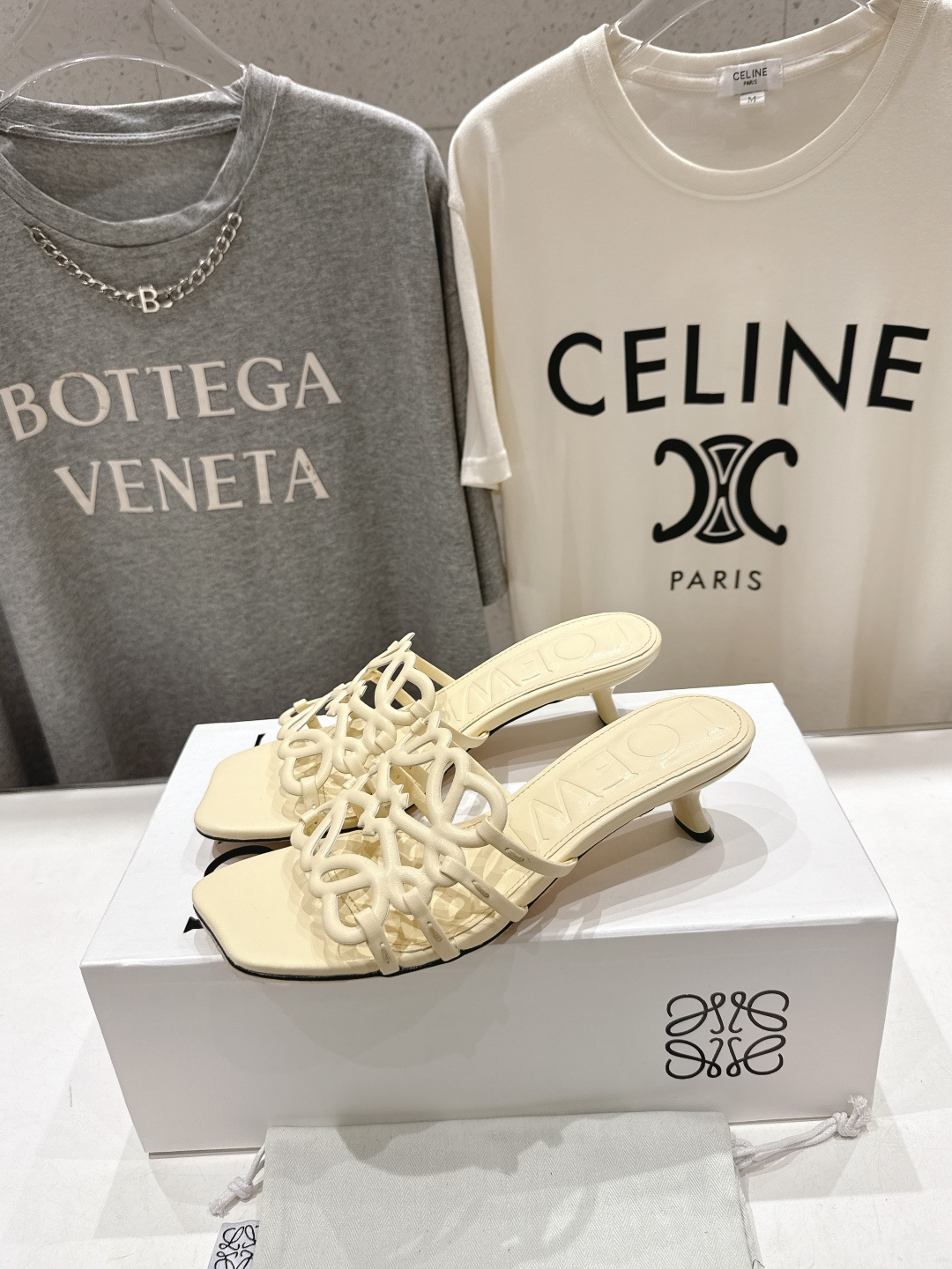 高版本出厂 高跟 LOEWE/罗意威2026/ss新品复古风小高跟沙滩拖鞋～小红书、外网火爆款最近大热的