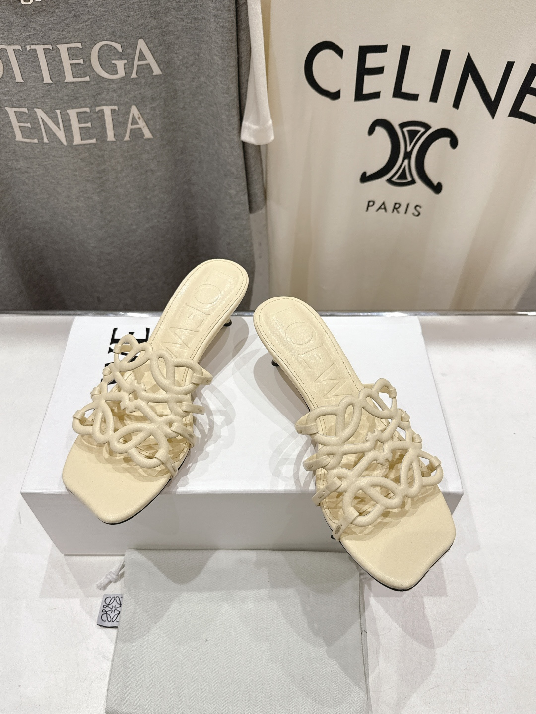 高版本出厂 高跟 LOEWE/罗意威2026/ss新品复古风小高跟沙滩拖鞋～小红书、外网火爆款最近大热的