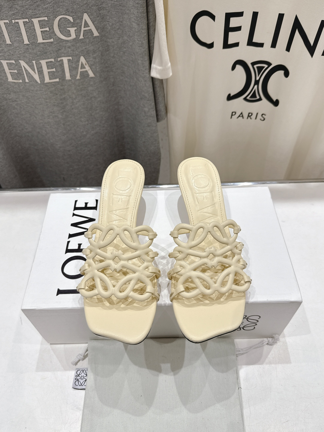 高版本出厂 高跟 LOEWE/罗意威2026/ss新品复古风小高跟沙滩拖鞋～小红书、外网火爆款最近大热的