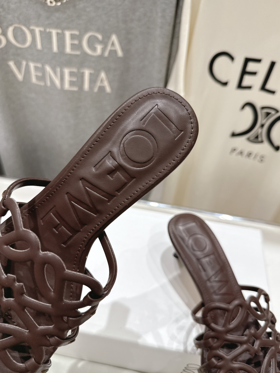 高版本出厂 高跟 LOEWE/罗意威2026/ss新品复古风小高跟沙滩拖鞋～小红书、外网火爆款最近大热的