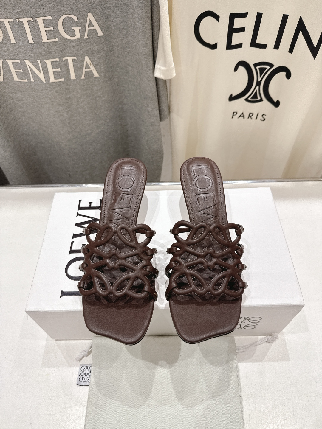 高版本出厂 高跟 LOEWE/罗意威2026/ss新品复古风小高跟沙滩拖鞋～小红书、外网火爆款最近大热的