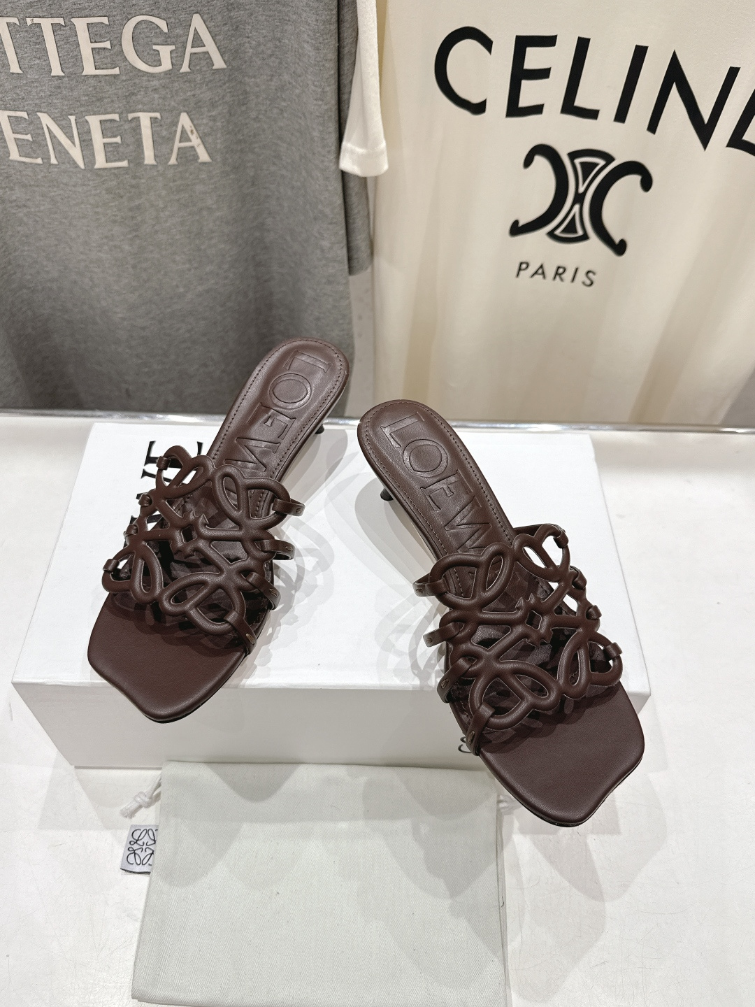 高版本出厂 高跟 LOEWE/罗意威2026/ss新品复古风小高跟沙滩拖鞋～小红书、外网火爆款最近大热的