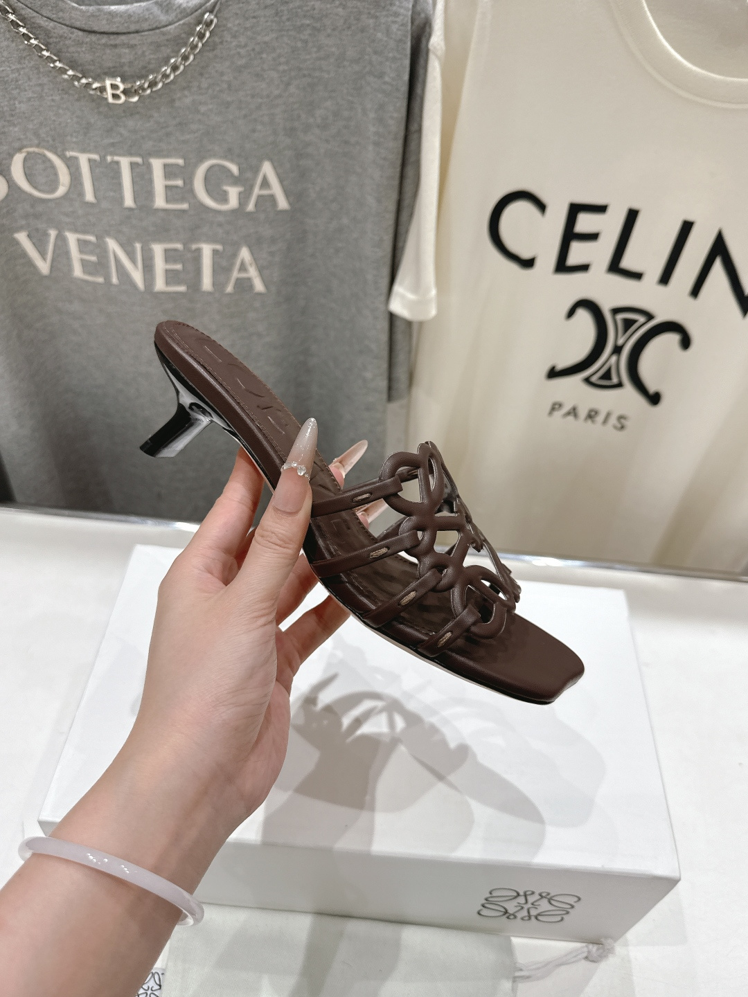 高版本出厂 高跟 LOEWE/罗意威2026/ss新品复古风小高跟沙滩拖鞋～小红书、外网火爆款最近大热的