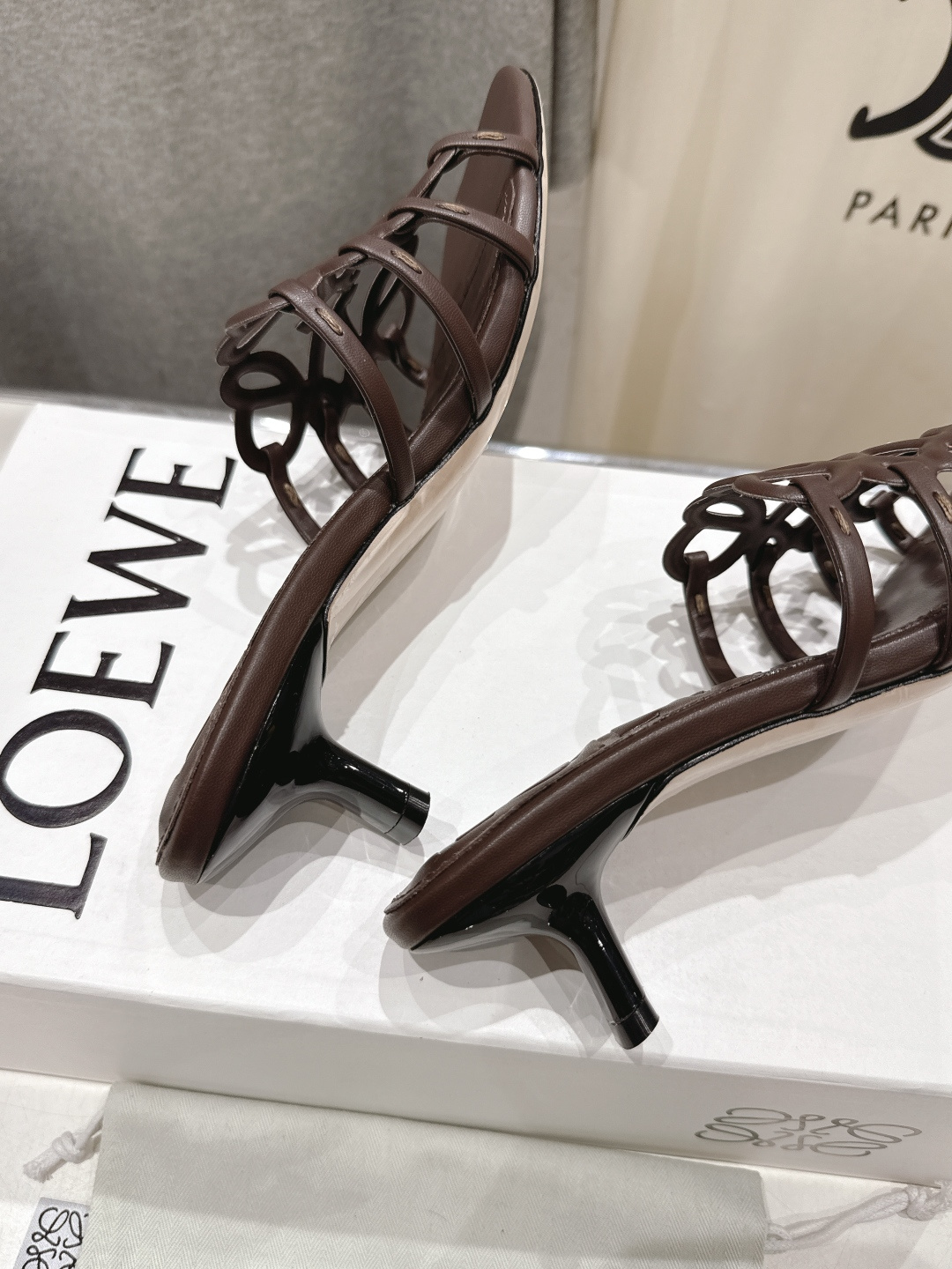 高版本出厂 高跟 LOEWE/罗意威2026/ss新品复古风小高跟沙滩拖鞋～小红书、外网火爆款最近大热的