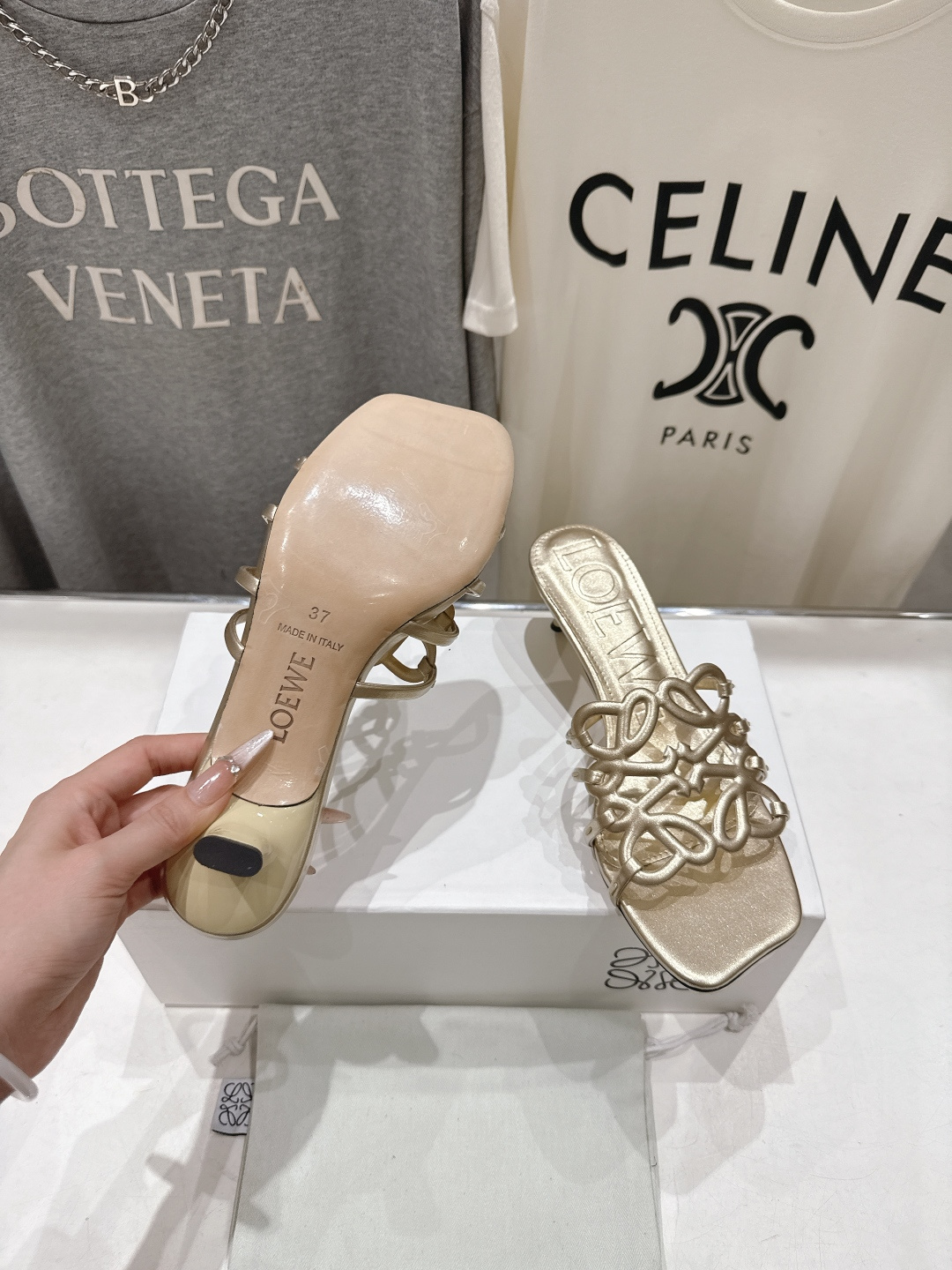 高版本出厂 高跟 LOEWE/罗意威2026/ss新品复古风小高跟沙滩拖鞋～小红书、外网火爆款最近大热的