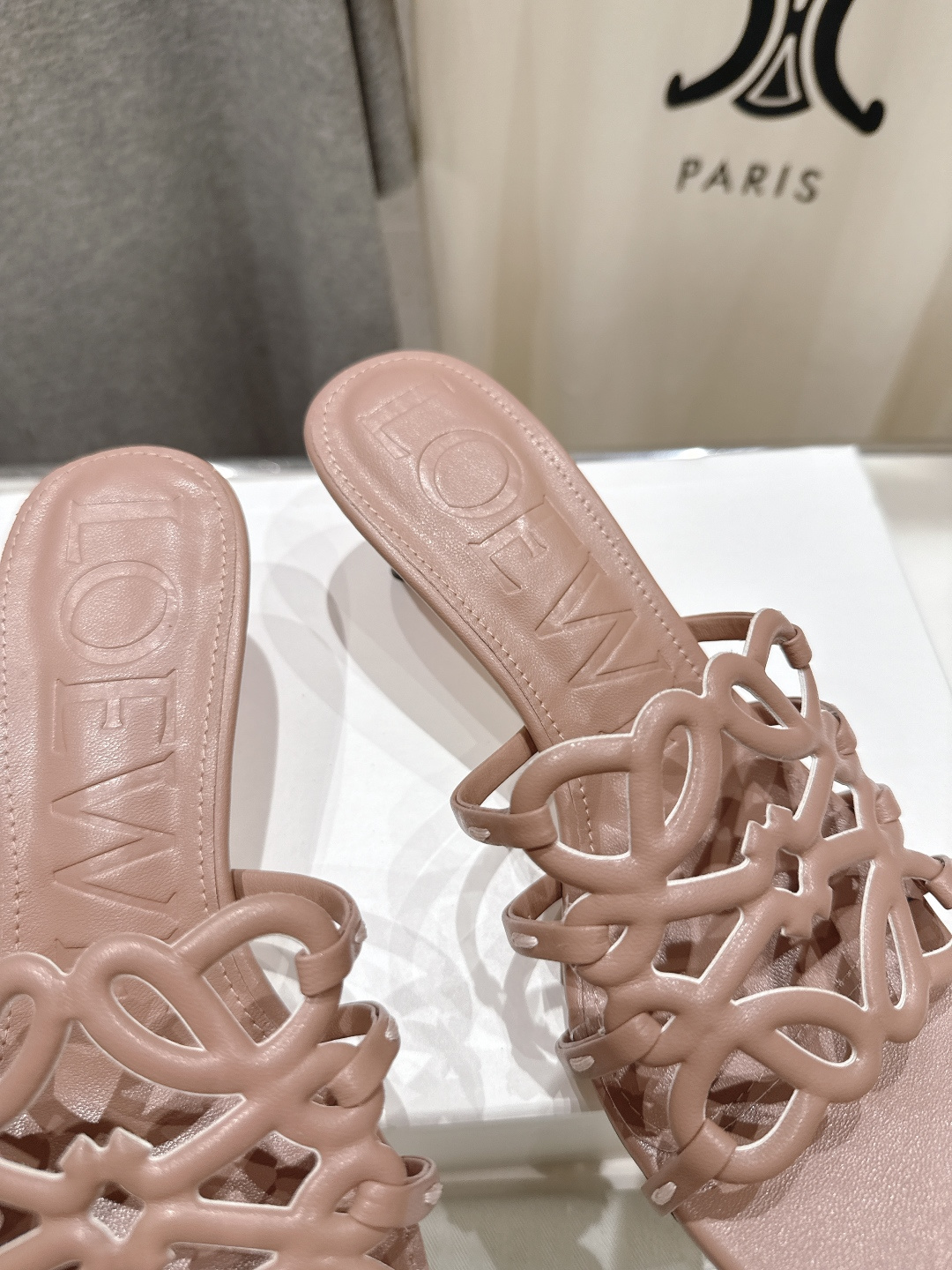 高版本出厂 高跟 LOEWE/罗意威2026/ss新品复古风小高跟沙滩拖鞋～小红书、外网火爆款最近大热的