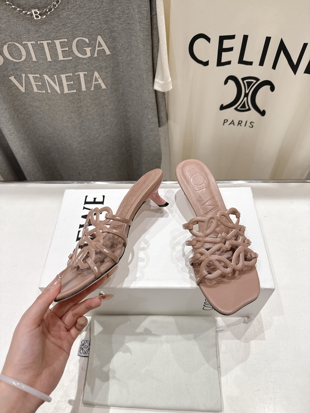 高版本出厂 高跟 LOEWE/罗意威2026/ss新品复古风小高跟沙滩拖鞋～小红书、外网火爆款最近大热的