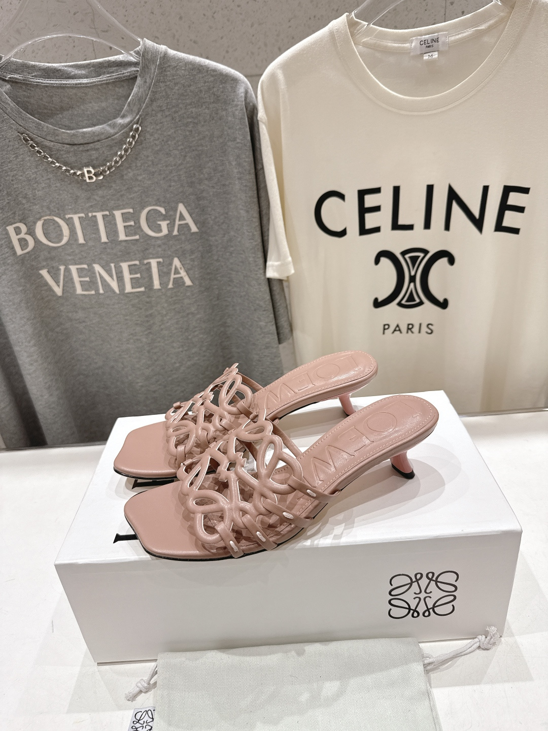 高版本出厂 高跟 LOEWE/罗意威2026/ss新品复古风小高跟沙滩拖鞋～小红书、外网火爆款最近大热的