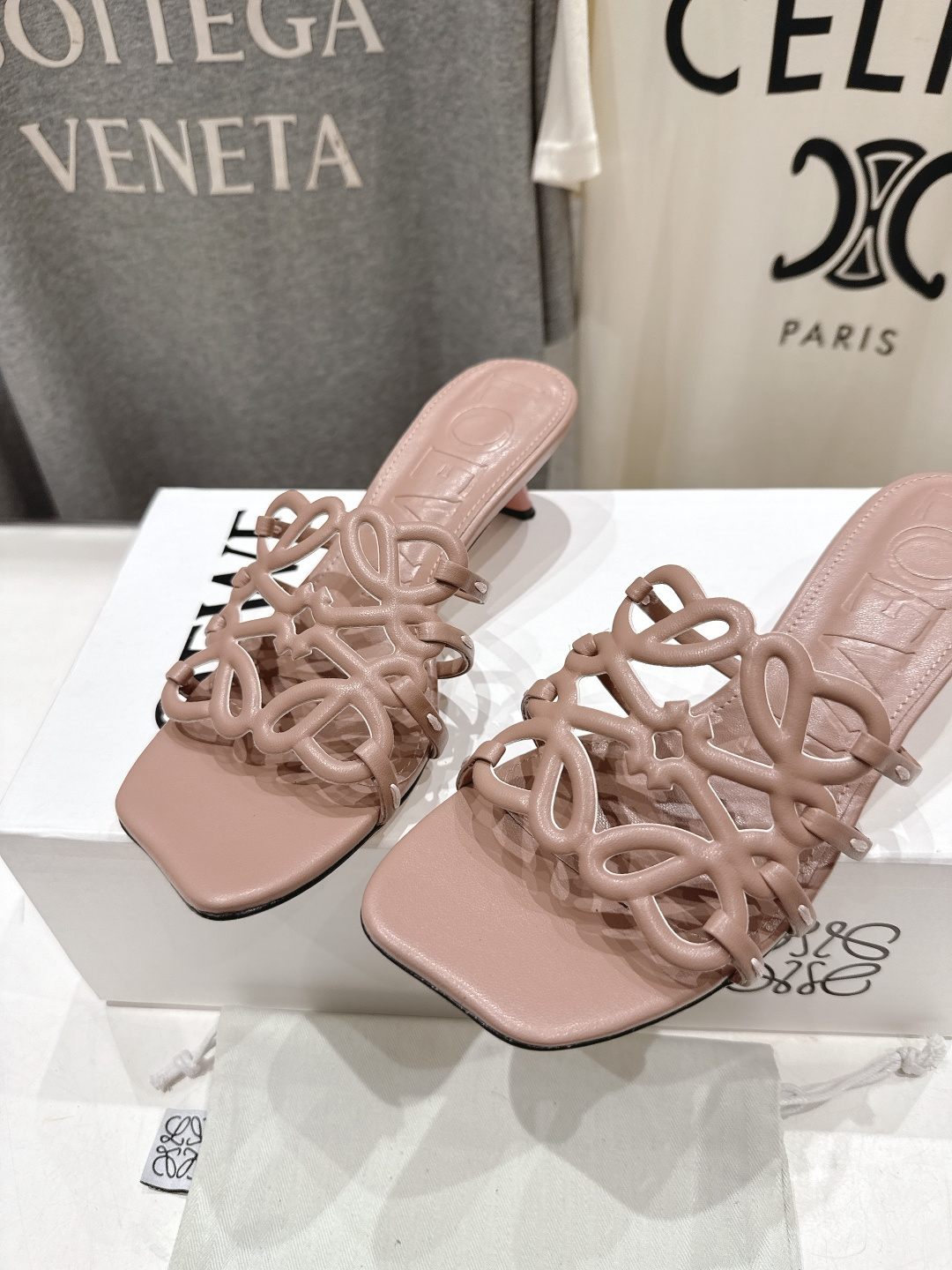 高版本出厂 高跟 LOEWE/罗意威2026/ss新品复古风小高跟沙滩拖鞋～小红书、外网火爆款最近大热的