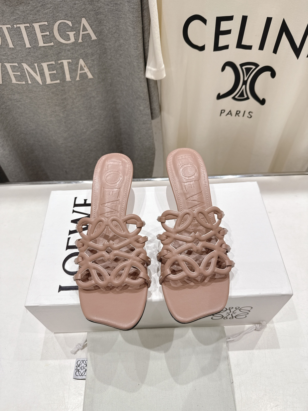 高版本出厂 高跟 LOEWE/罗意威2026/ss新品复古风小高跟沙滩拖鞋～小红书、外网火爆款最近大热的