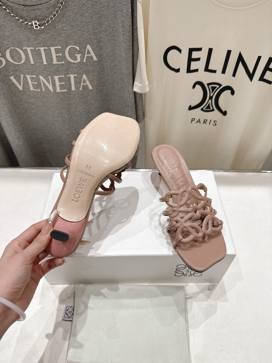 高版本出厂 高跟 LOEWE/罗意威2026/ss新品复古风小高跟沙滩拖鞋～小红书、外网火爆款最近大热的