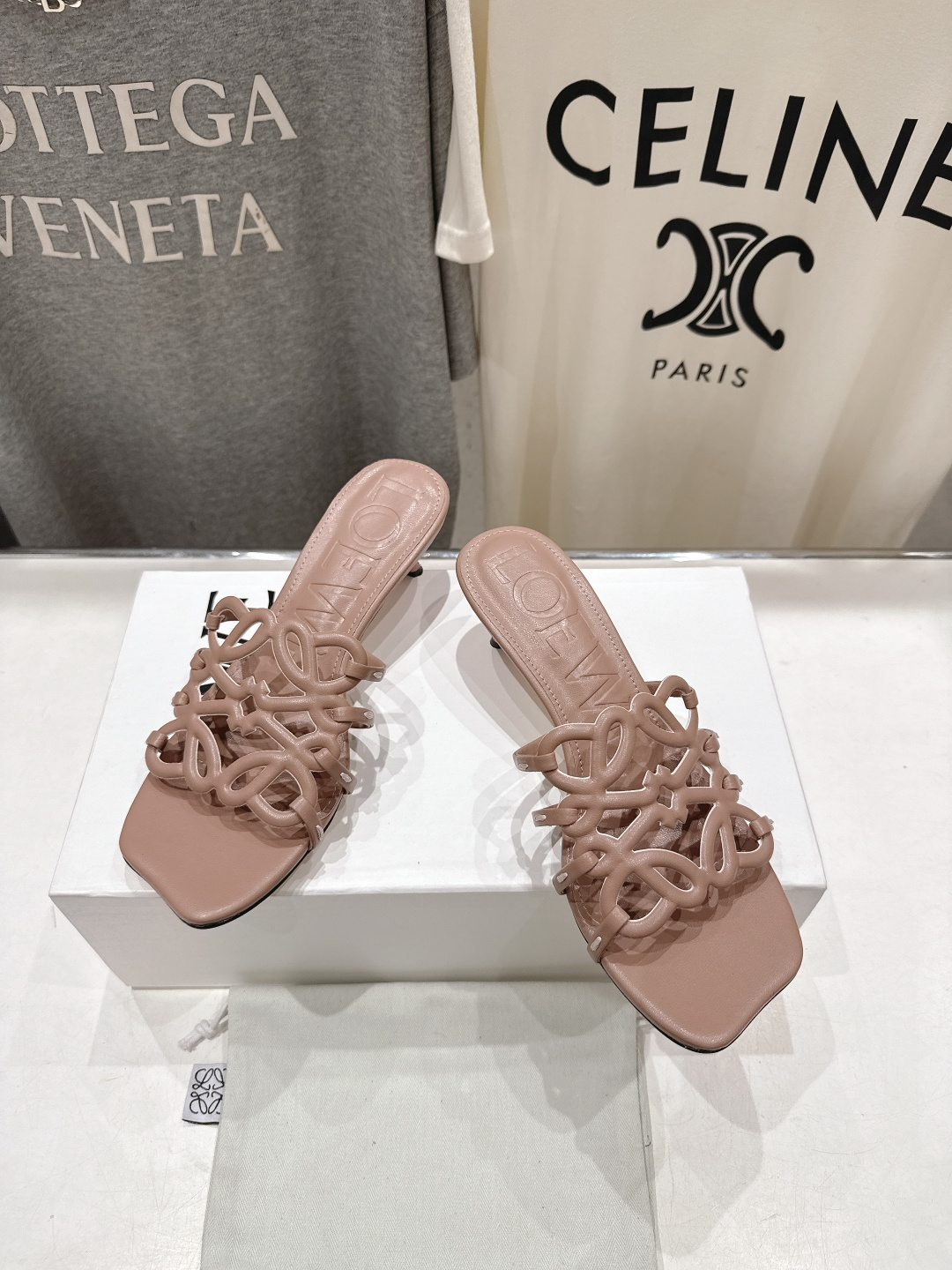 高版本出厂 高跟 LOEWE/罗意威2026/ss新品复古风小高跟沙滩拖鞋～小红书、外网火爆款最近大热的