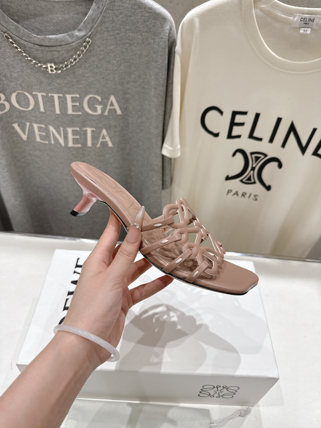 高版本出厂 高跟 LOEWE/罗意威2026/ss新品复古风小高跟沙滩拖鞋～小红书、外网火爆款最近大热的