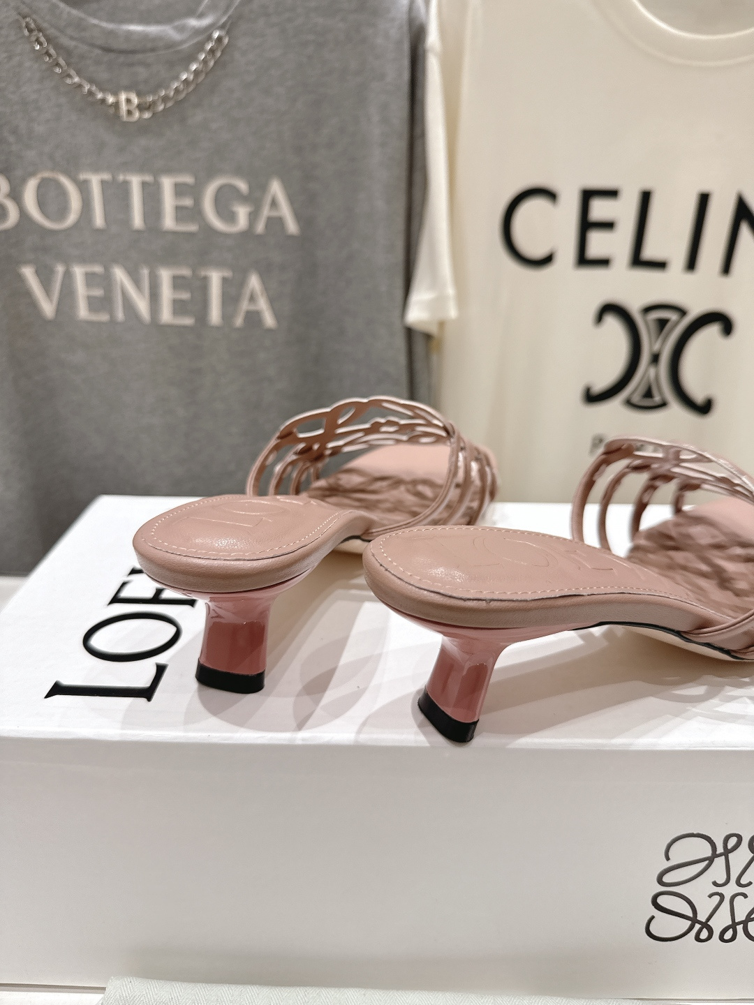 高版本出厂 高跟 LOEWE/罗意威2026/ss新品复古风小高跟沙滩拖鞋～小红书、外网火爆款最近大热的