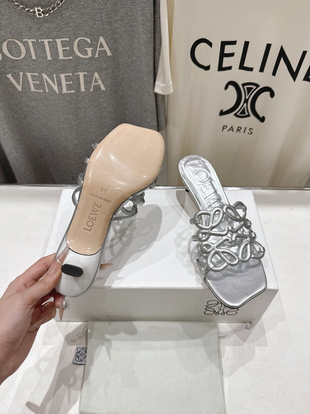 高版本出厂 高跟 LOEWE/罗意威2026/ss新品复古风小高跟沙滩拖鞋～小红书、外网火爆款最近大热的