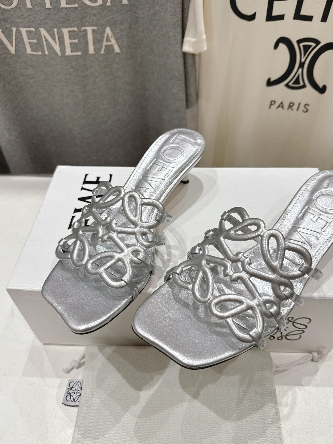 高版本出厂 高跟 LOEWE/罗意威2026/ss新品复古风小高跟沙滩拖鞋～小红书、外网火爆款最近大热的