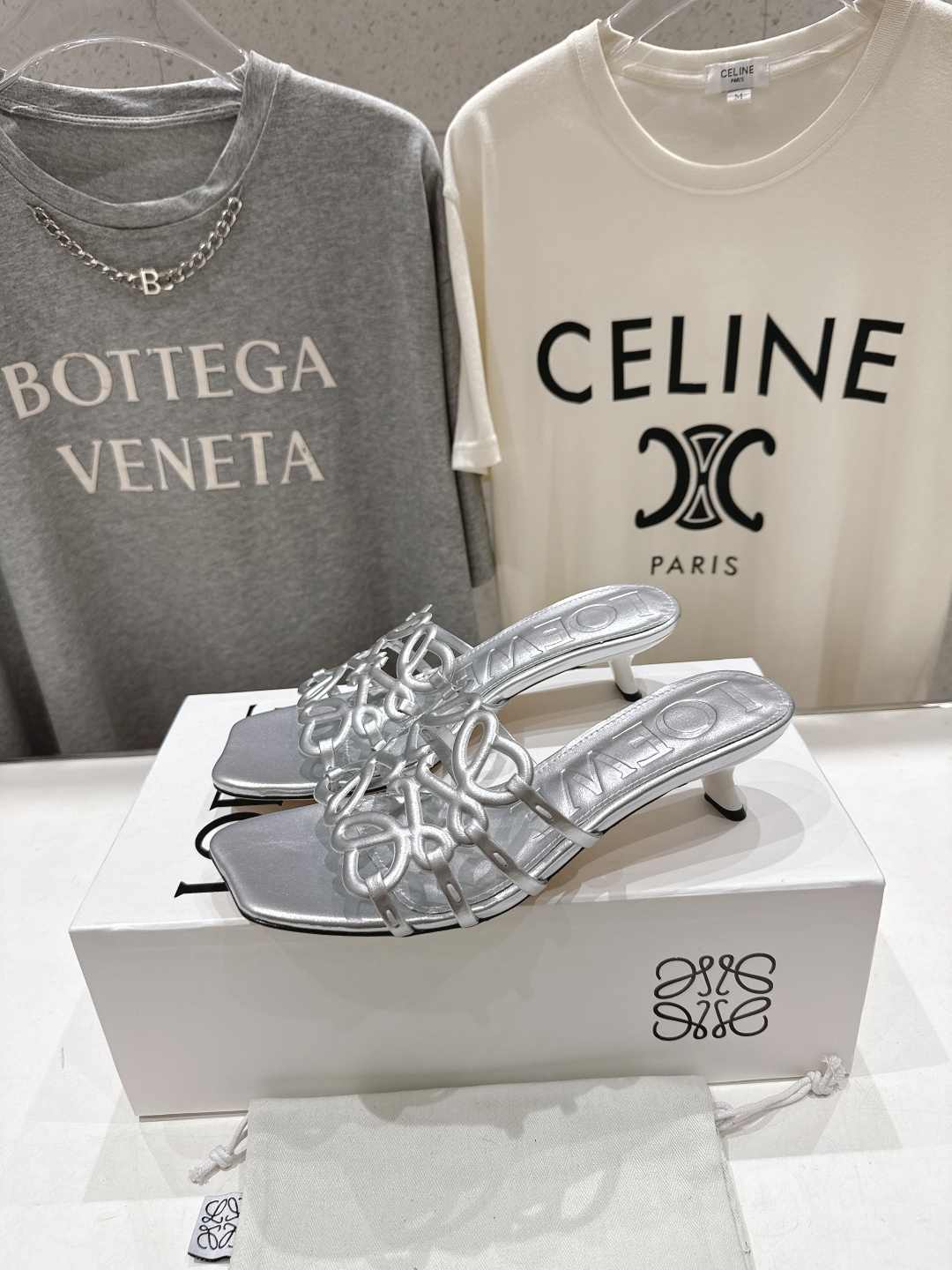 高版本出厂 高跟 LOEWE/罗意威2026/ss新品复古风小高跟沙滩拖鞋～小红书、外网火爆款最近大热的