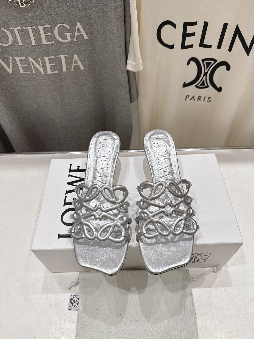 高版本出厂 高跟 LOEWE/罗意威2026/ss新品复古风小高跟沙滩拖鞋～小红书、外网火爆款最近大热的