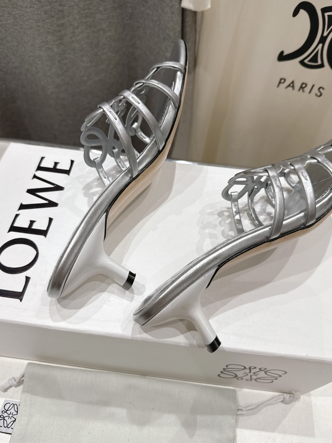 高版本出厂 高跟 LOEWE/罗意威2026/ss新品复古风小高跟沙滩拖鞋～小红书、外网火爆款最近大热的