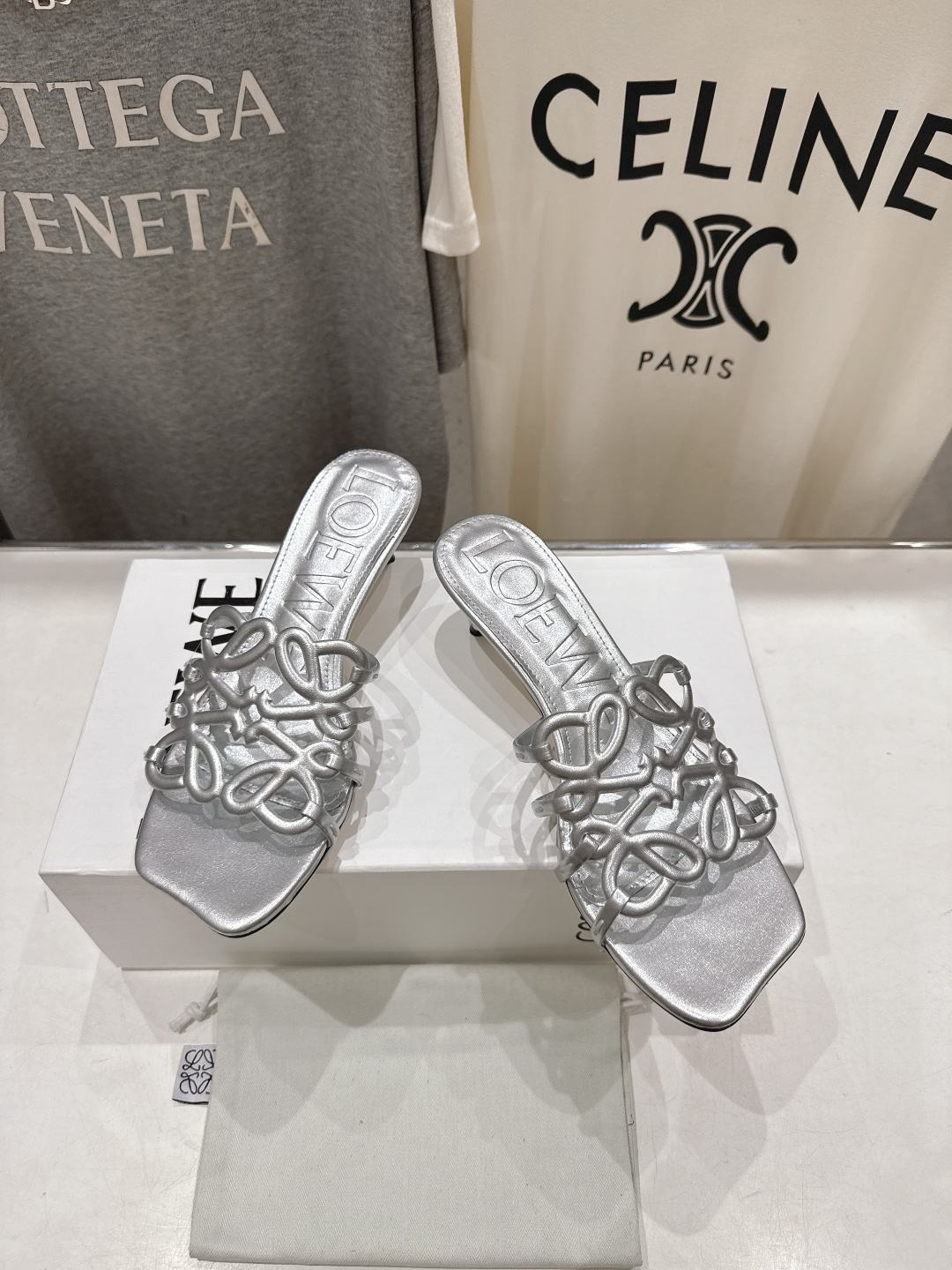 高版本出厂 高跟 LOEWE/罗意威2026/ss新品复古风小高跟沙滩拖鞋～小红书、外网火爆款最近大热的