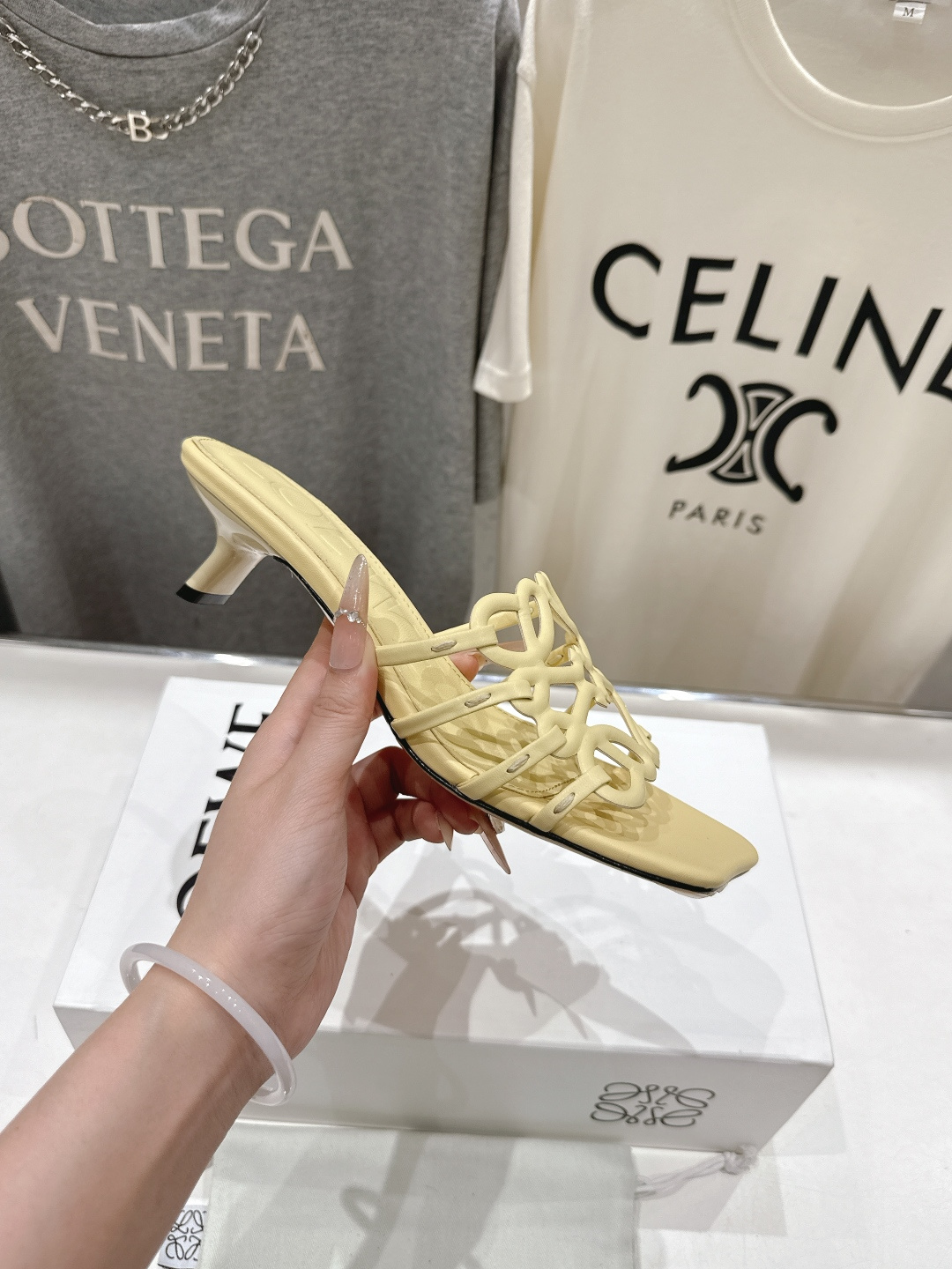 高版本出厂 高跟 LOEWE/罗意威2026/ss新品复古风小高跟沙滩拖鞋～小红书、外网火爆款最近大热的