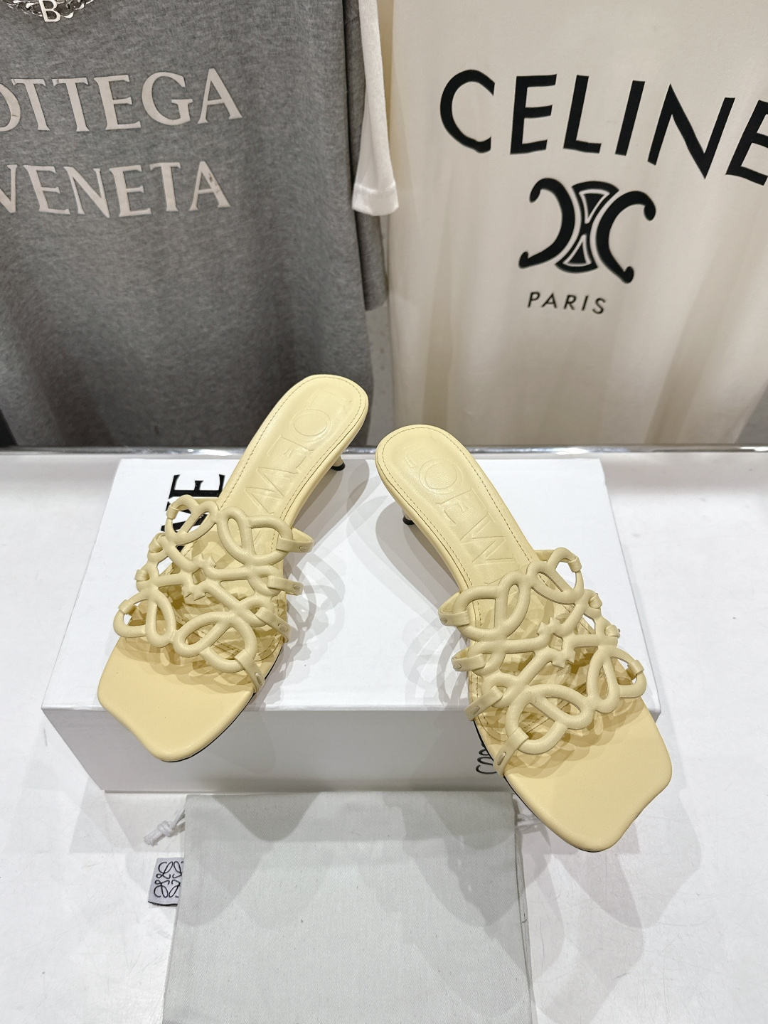 高版本出厂 高跟 LOEWE/罗意威2026/ss新品复古风小高跟沙滩拖鞋～小红书、外网火爆款最近大热的