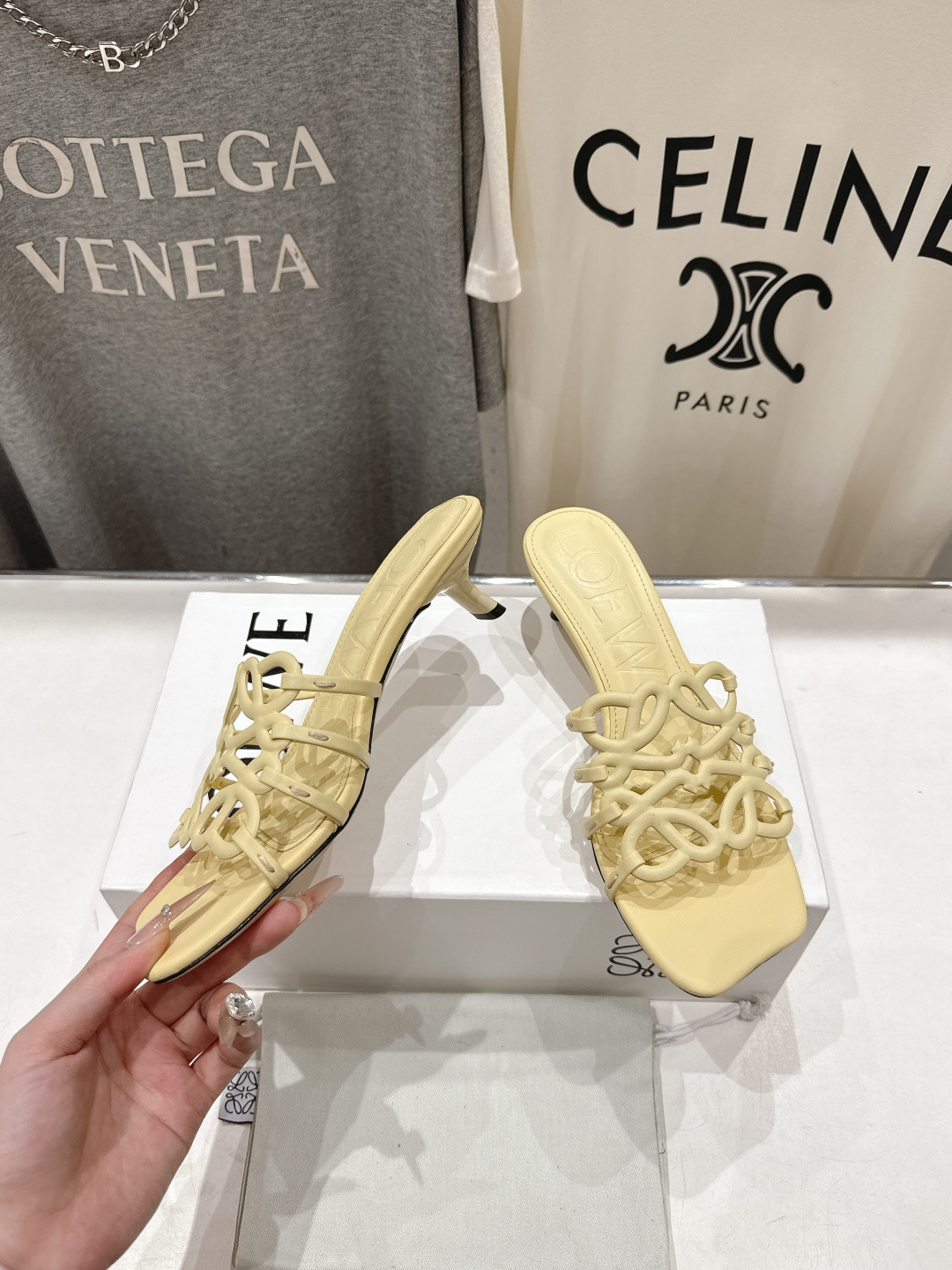 高版本出厂 高跟 LOEWE/罗意威2026/ss新品复古风小高跟沙滩拖鞋～小红书、外网火爆款最近大热的