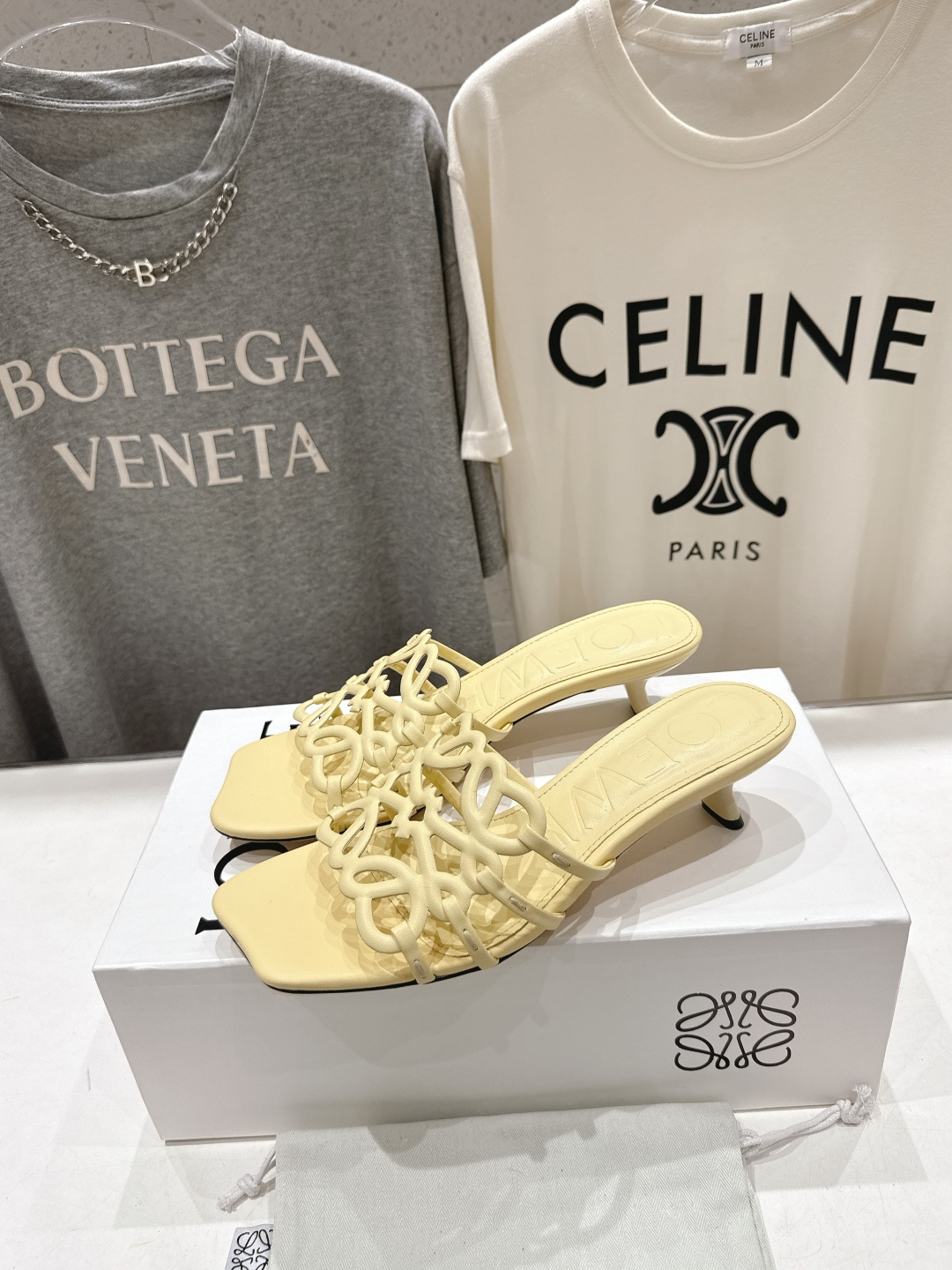 高版本出厂 高跟 LOEWE/罗意威2026/ss新品复古风小高跟沙滩拖鞋～小红书、外网火爆款最近大热的