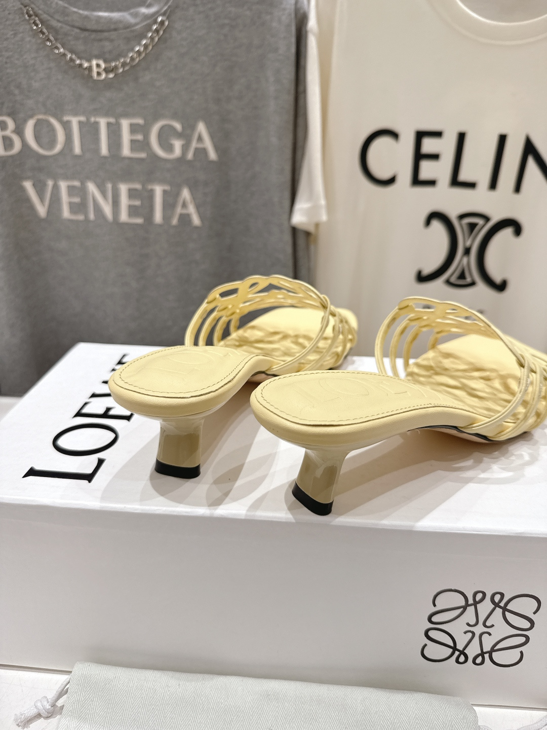 高版本出厂 高跟 LOEWE/罗意威2026/ss新品复古风小高跟沙滩拖鞋～小红书、外网火爆款最近大热的