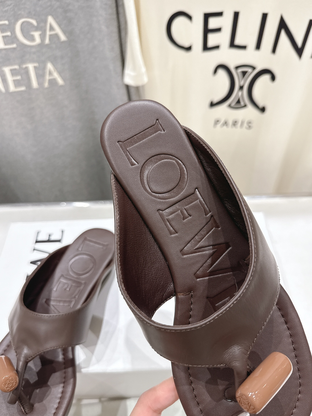 高版本出厂 LOEWE/罗意威2026ss/F036新品平底人字拖沙滩夹脚拖鞋～小红书、外网火爆款最近大