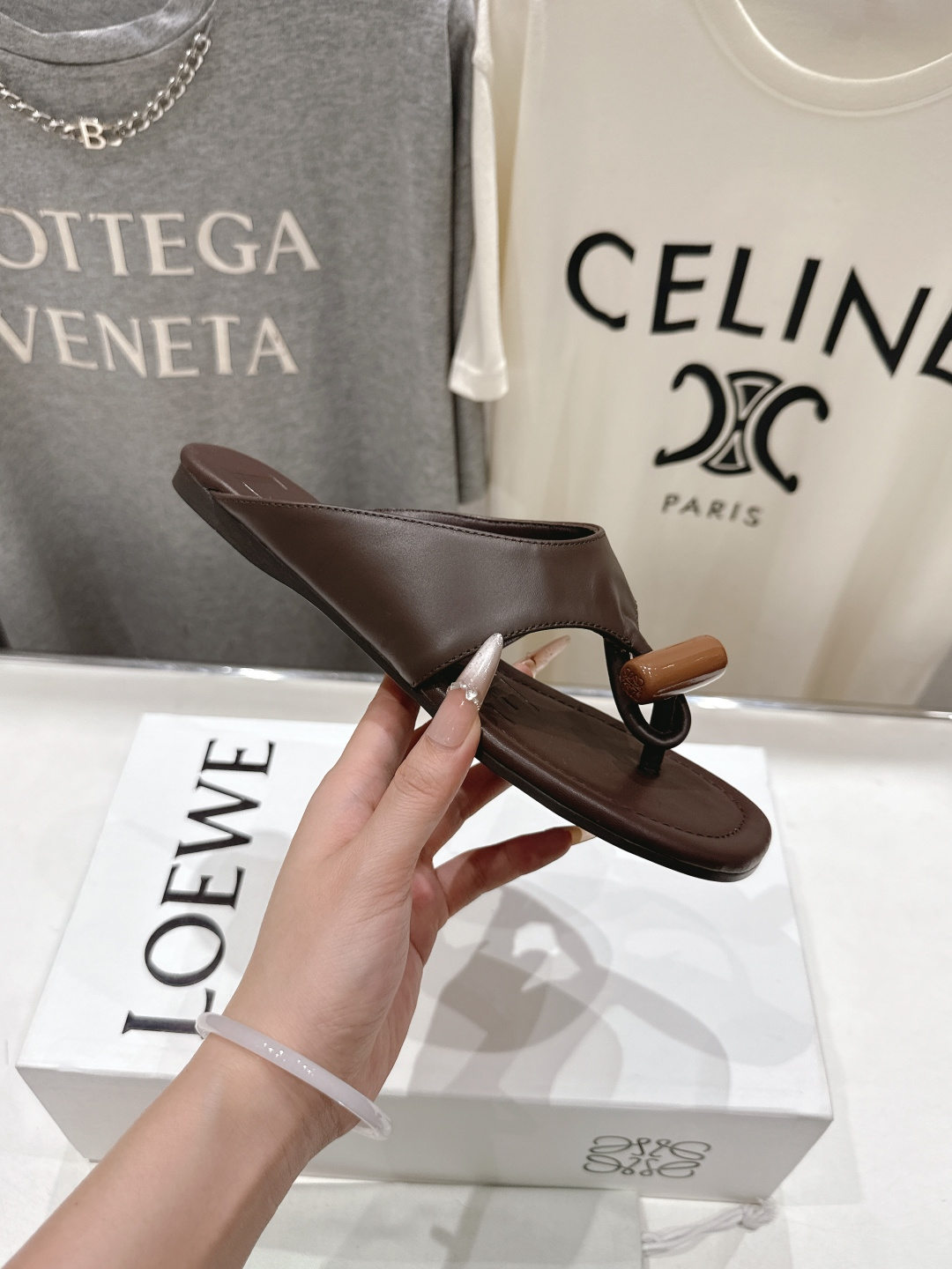 高版本出厂 LOEWE/罗意威2026ss/F036新品平底人字拖沙滩夹脚拖鞋～小红书、外网火爆款最近大