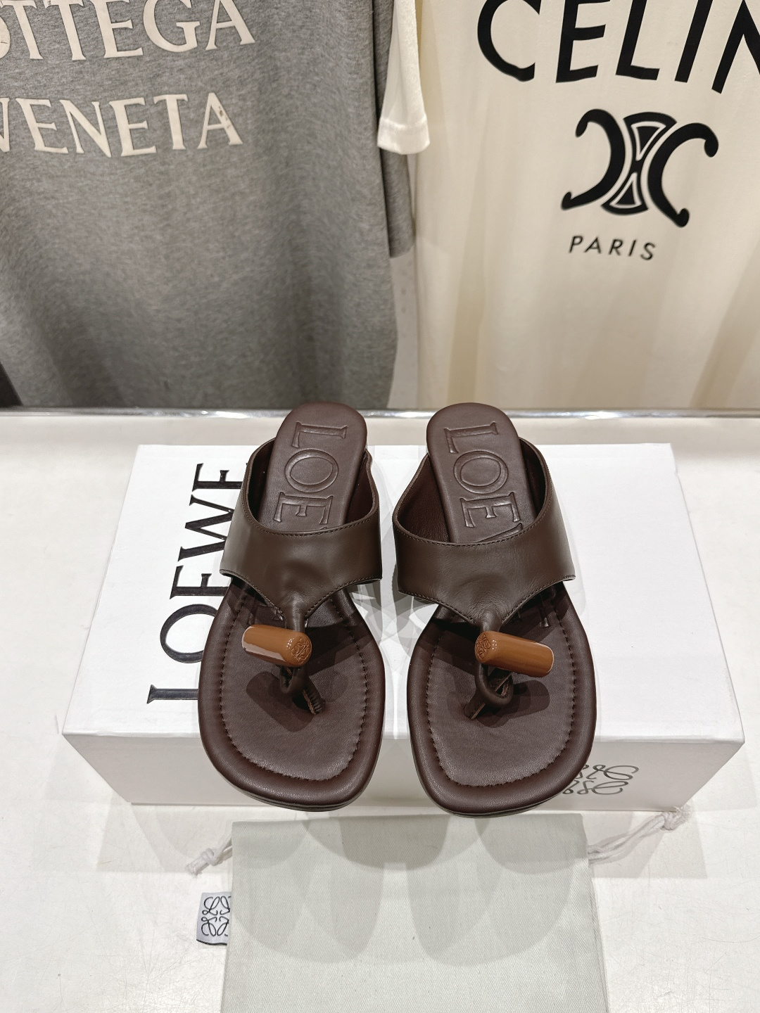 高版本出厂 LOEWE/罗意威2026ss/F036新品平底人字拖沙滩夹脚拖鞋～小红书、外网火爆款最近大