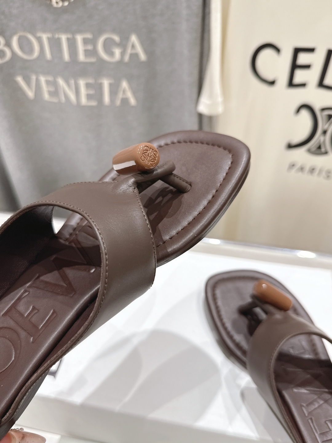 高版本出厂 LOEWE/罗意威2026ss/F036新品平底人字拖沙滩夹脚拖鞋～小红书、外网火爆款最近大