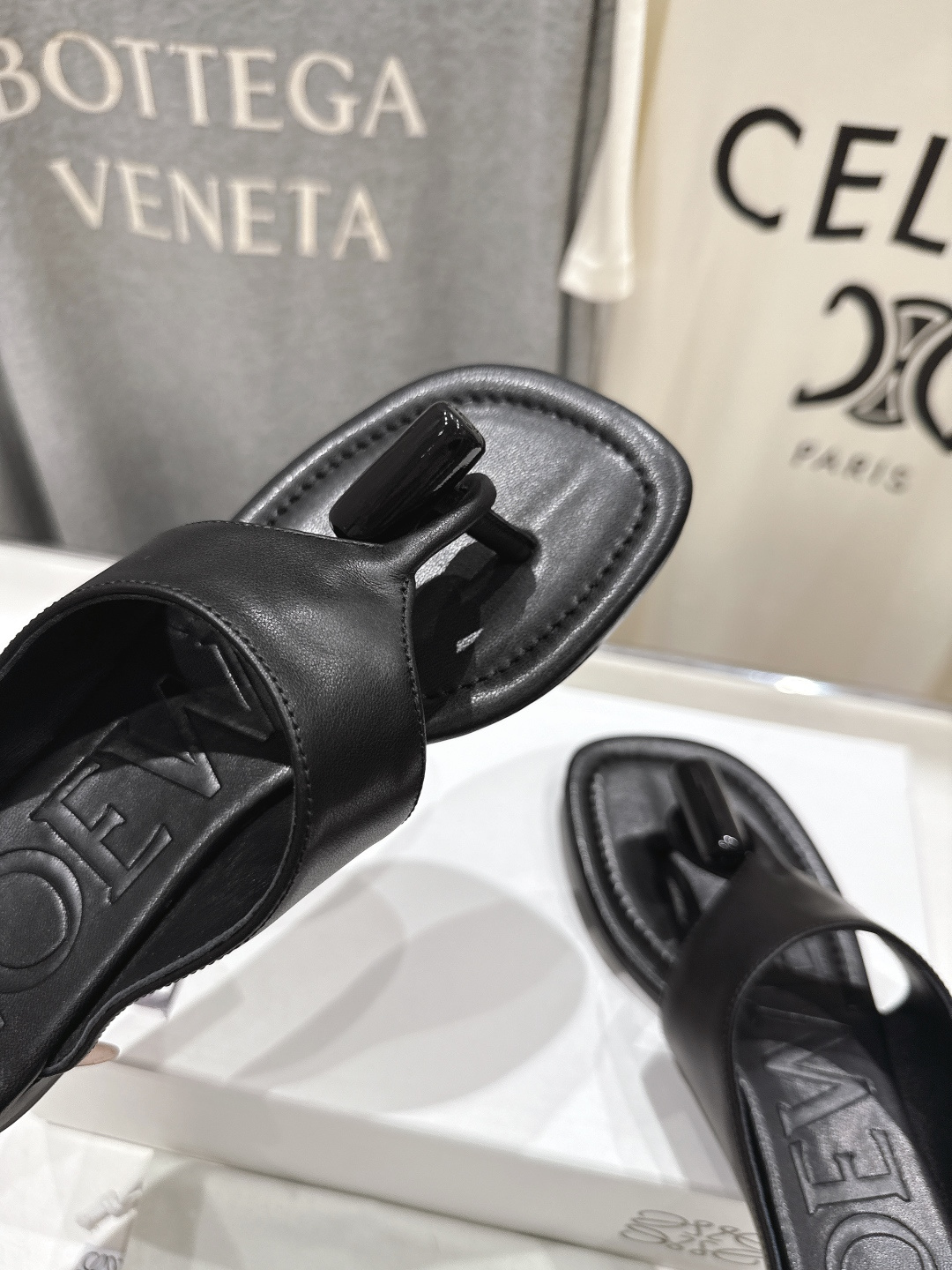 高版本出厂 LOEWE/罗意威2026ss/F036新品平底人字拖沙滩夹脚拖鞋～小红书、外网火爆款最近大