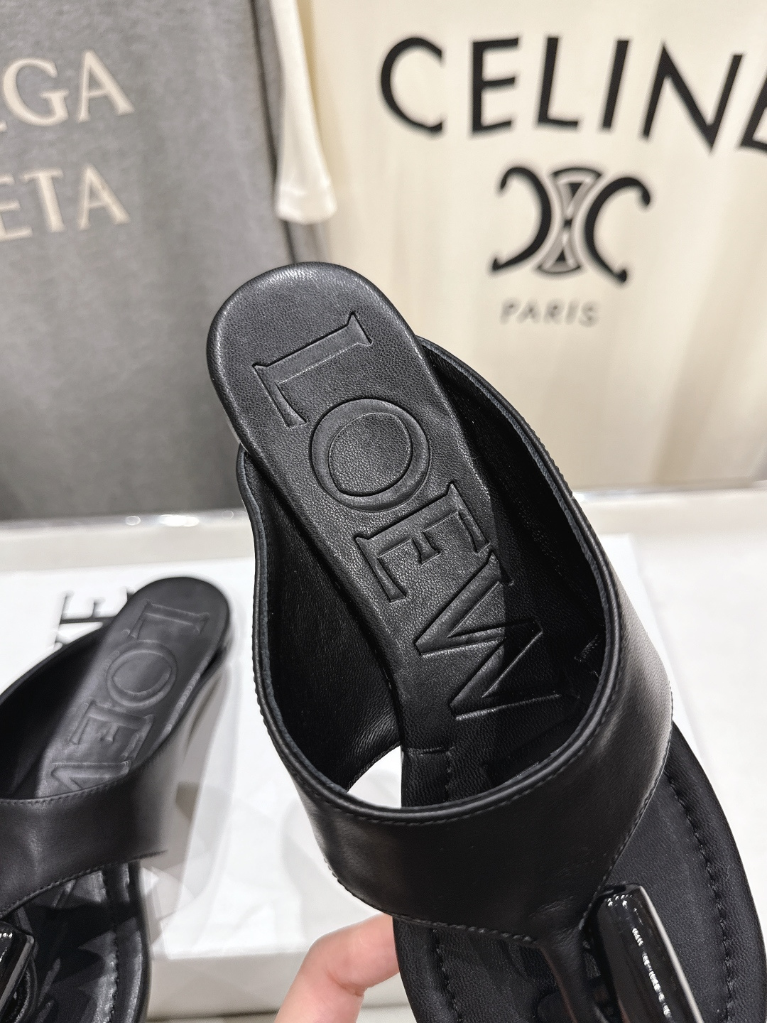 高版本出厂 LOEWE/罗意威2026ss/F036新品平底人字拖沙滩夹脚拖鞋～小红书、外网火爆款最近大