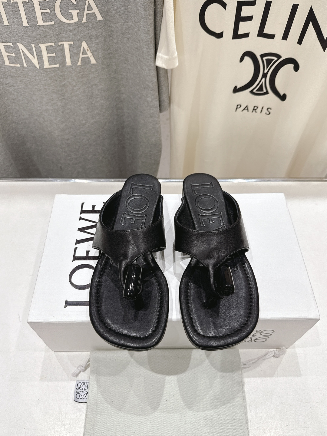 高版本出厂 LOEWE/罗意威2026ss/F036新品平底人字拖沙滩夹脚拖鞋～小红书、外网火爆款最近大