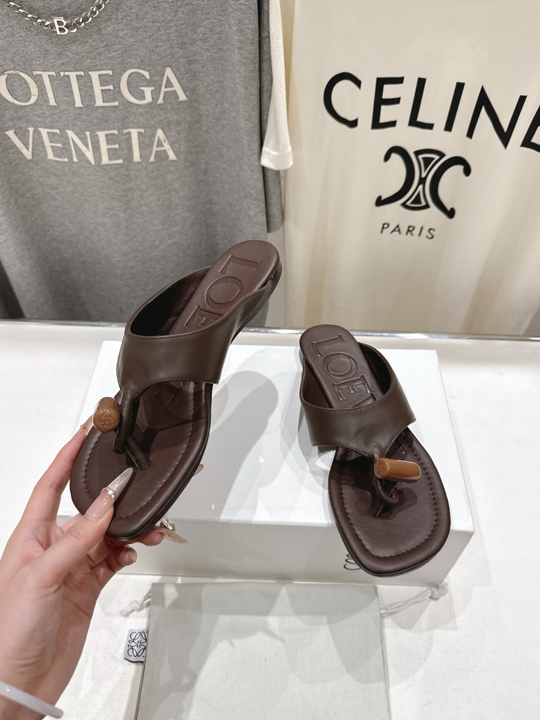 高版本出厂 LOEWE/罗意威2026ss/F036新品平底人字拖沙滩夹脚拖鞋～小红书、外网火爆款最近大