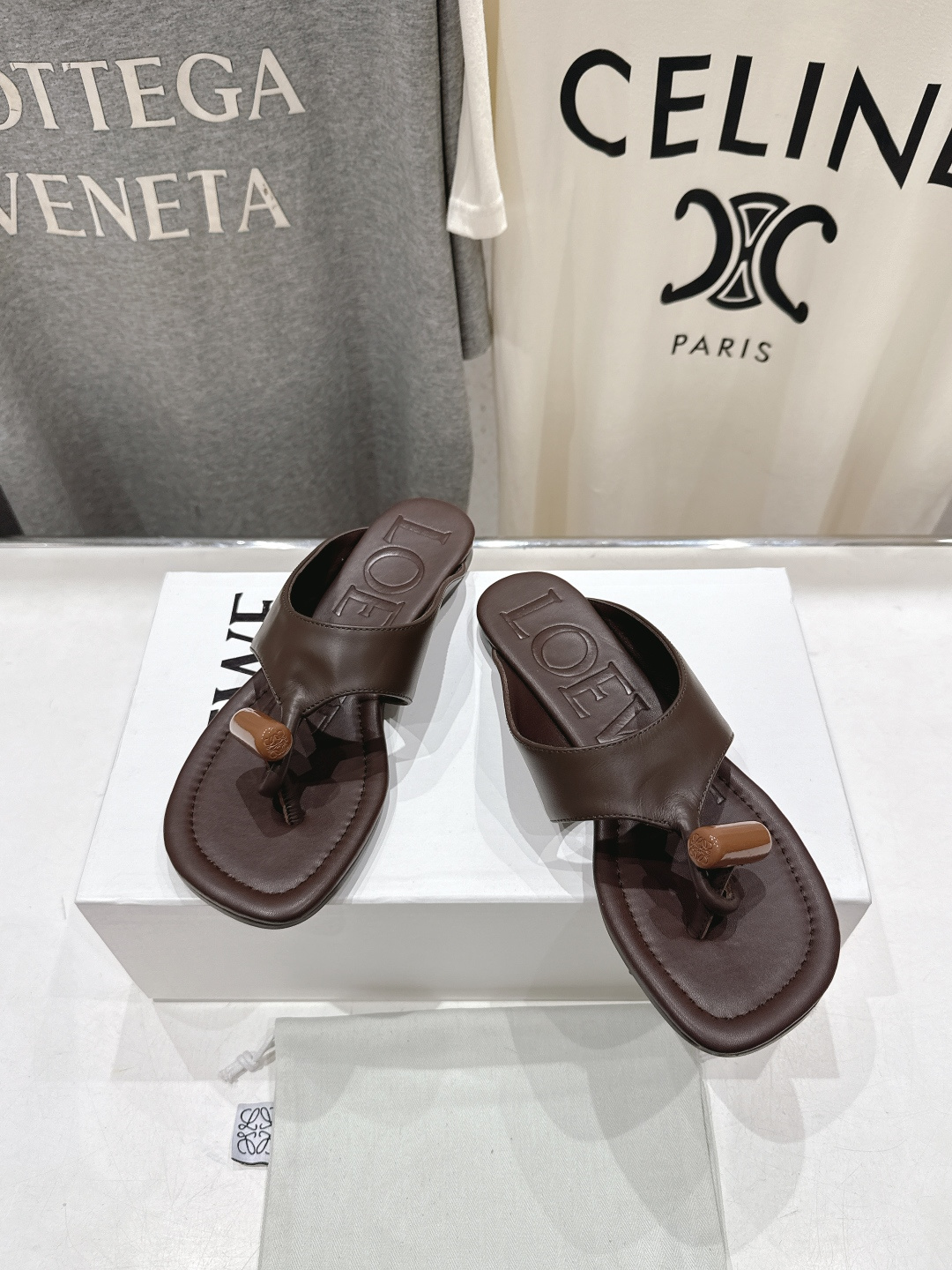 高版本出厂 LOEWE/罗意威2026ss/F036新品平底人字拖沙滩夹脚拖鞋～小红书、外网火爆款最近大