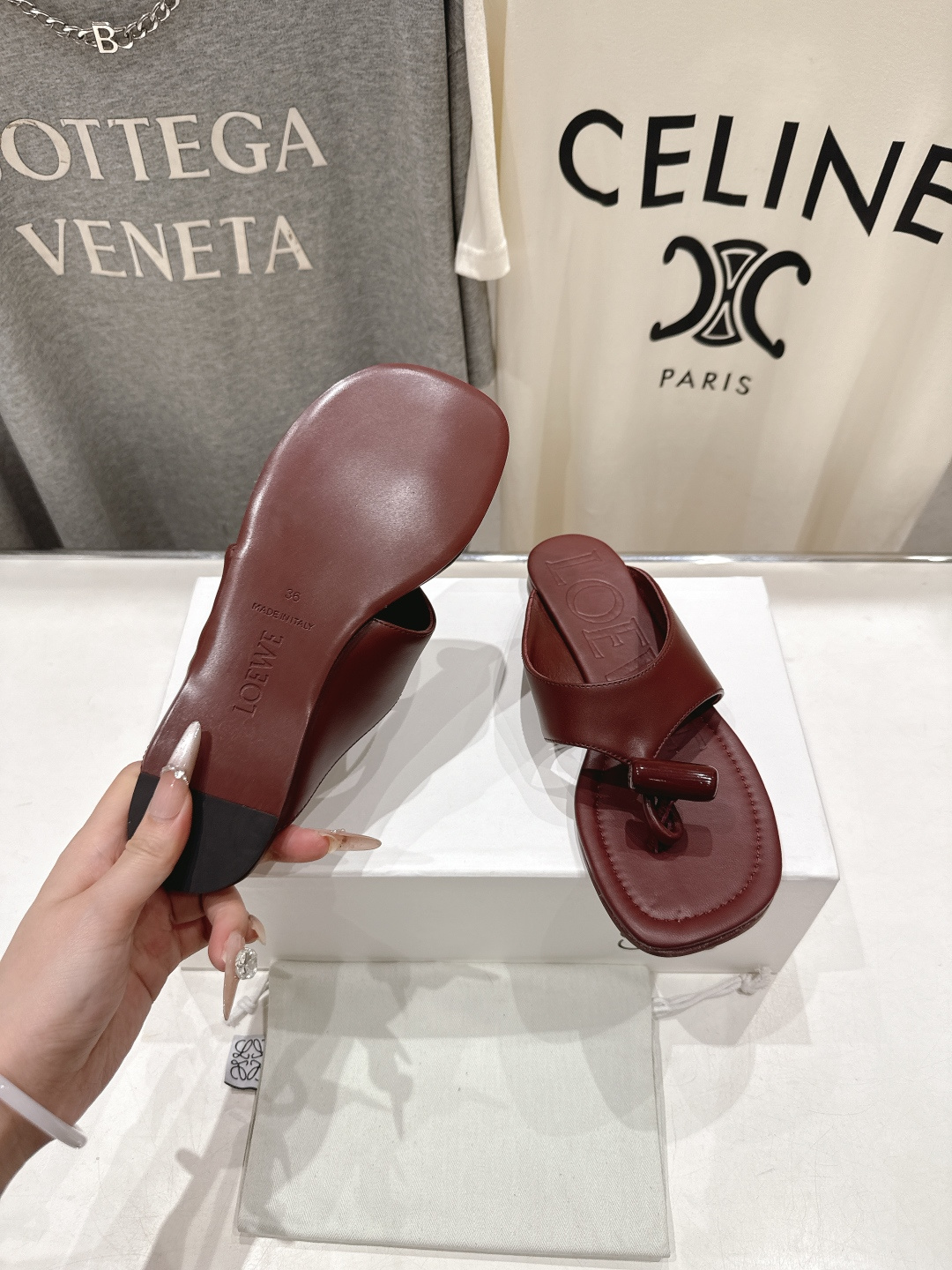 高版本出厂 LOEWE/罗意威2026ss/F036新品平底人字拖沙滩夹脚拖鞋～小红书、外网火爆款最近大