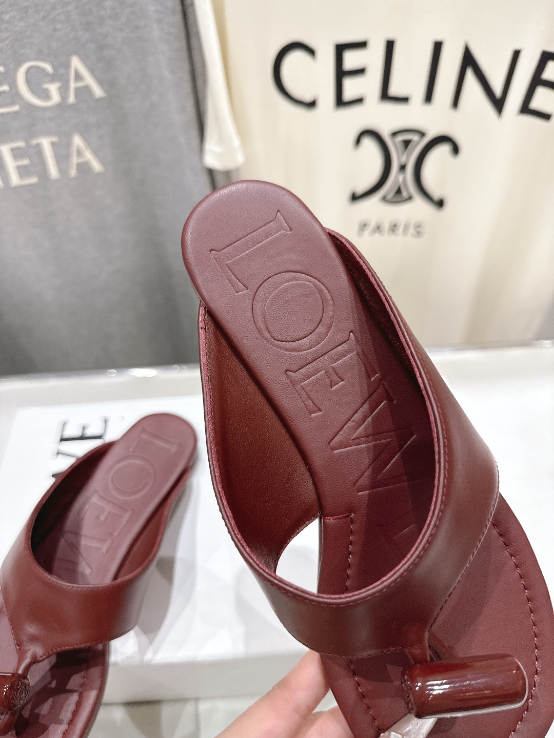 高版本出厂 LOEWE/罗意威2026ss/F036新品平底人字拖沙滩夹脚拖鞋～小红书、外网火爆款最近大