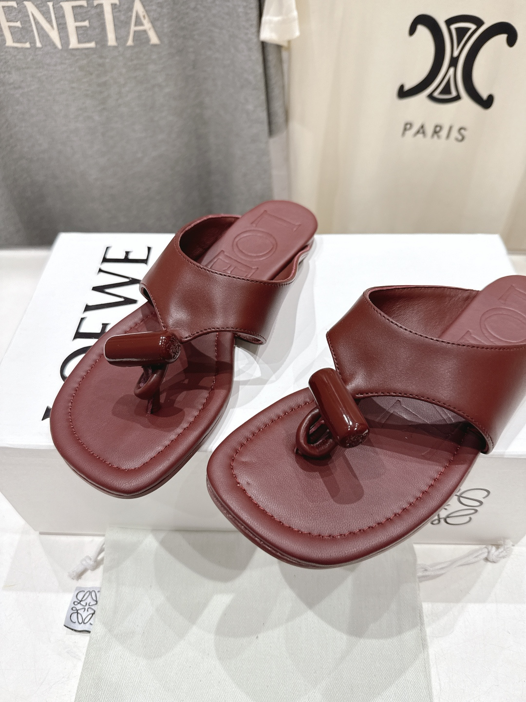 高版本出厂 LOEWE/罗意威2026ss/F036新品平底人字拖沙滩夹脚拖鞋～小红书、外网火爆款最近大